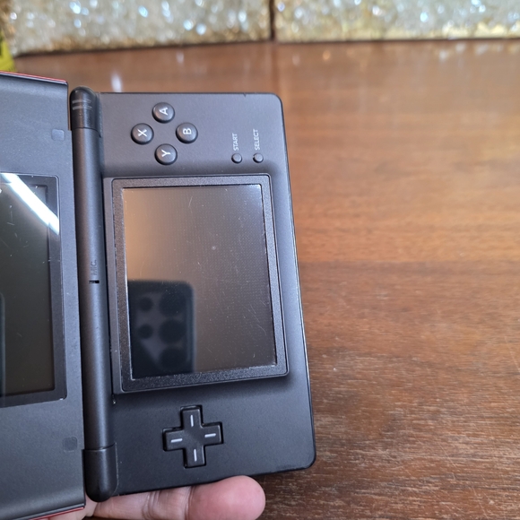 Red Nintendo DS Lite Handheld Console - Picture 4 of 5